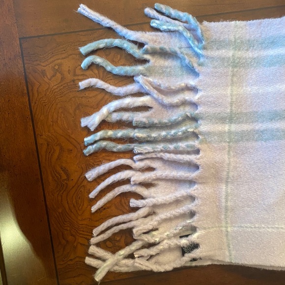 Aritzia Wool Scarf - Picture 4 of 4